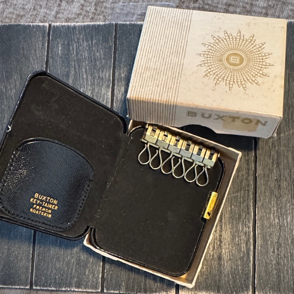 Buxton Vintage Black Key-Tainer Organizer with Gold Hooks And Slot Pocket